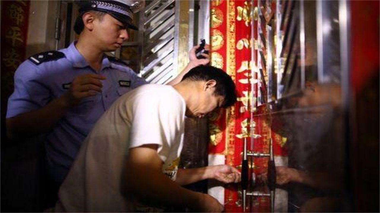 陕西请开锁师傅开了锁后，师傅为什么一般都不进门，就算主人请也不进去？